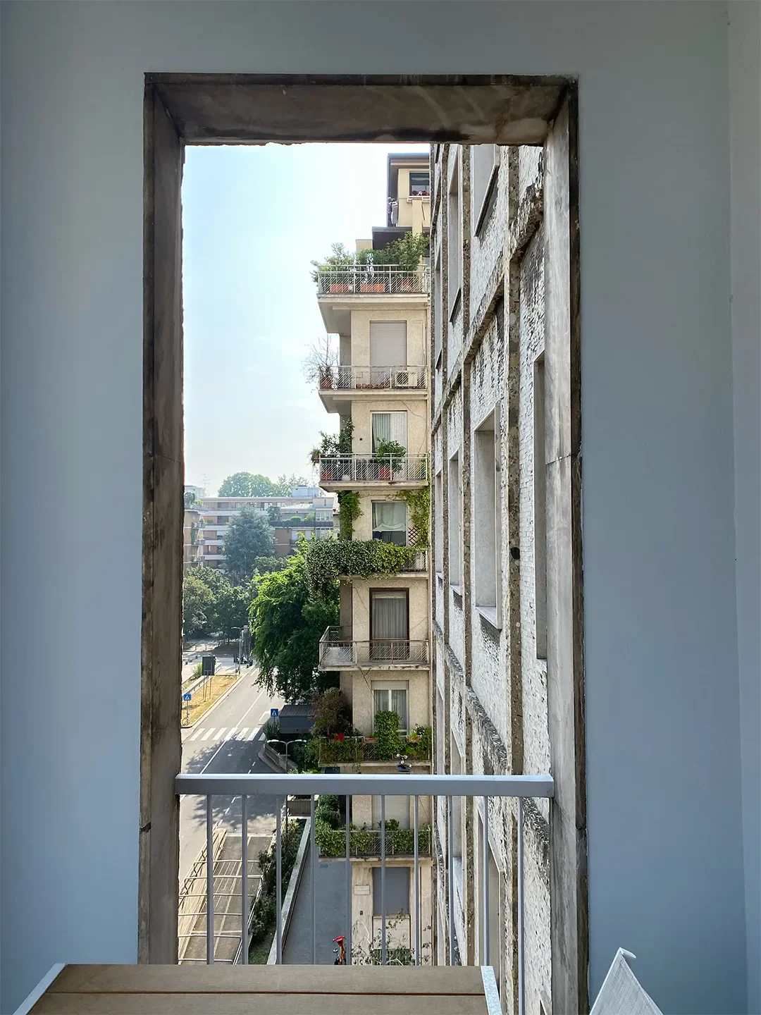 My first apartment in Porta Monforte, Milan, looked out over Via Mascagni. I always loved how the balconies of the Milanese are always overflowing with green.
