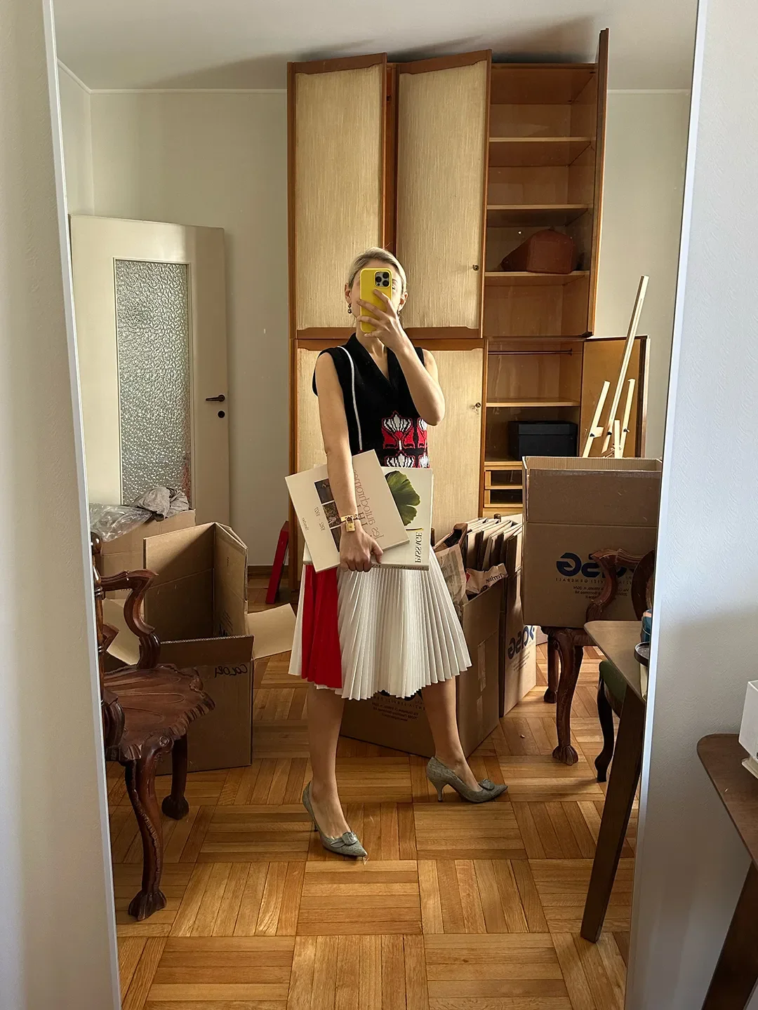 I took this while moving into my 1950s apartment in Calvairate. This is my studio room and came with the large armadio.