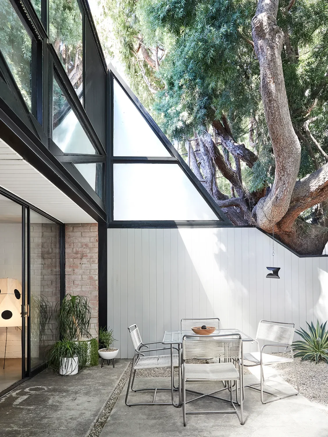 A Bold DM to an Architecture Account Secured This Marketing Executive a Coveted L.A. Rental